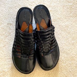Women’s size 8 Born brand mule/clogs. Lightweight, soft leather comfort shoes.
